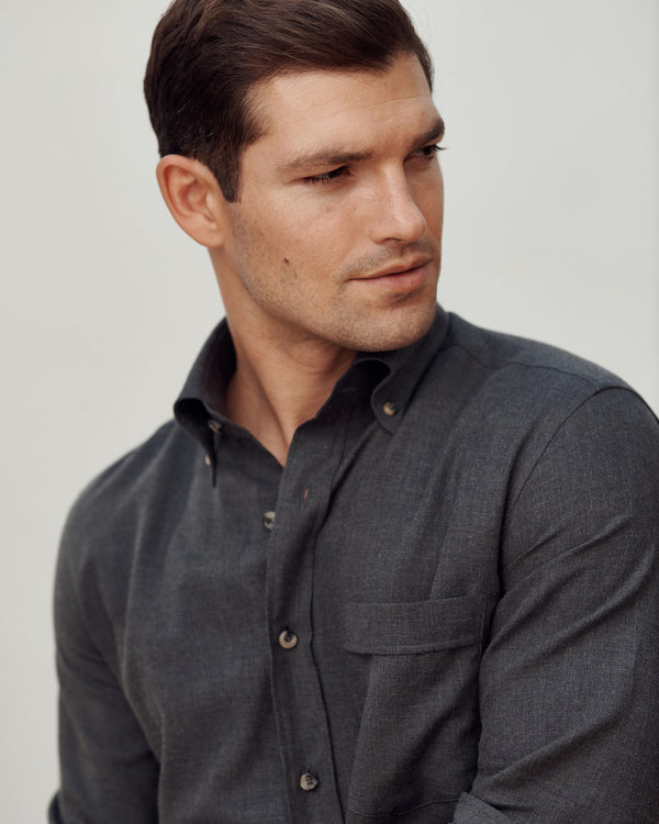 Close-up of a male model wearing the button-down Gordon Cotton-Cashmere Shirt.